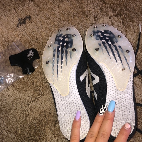 Track shoes - Picture 1 of 5